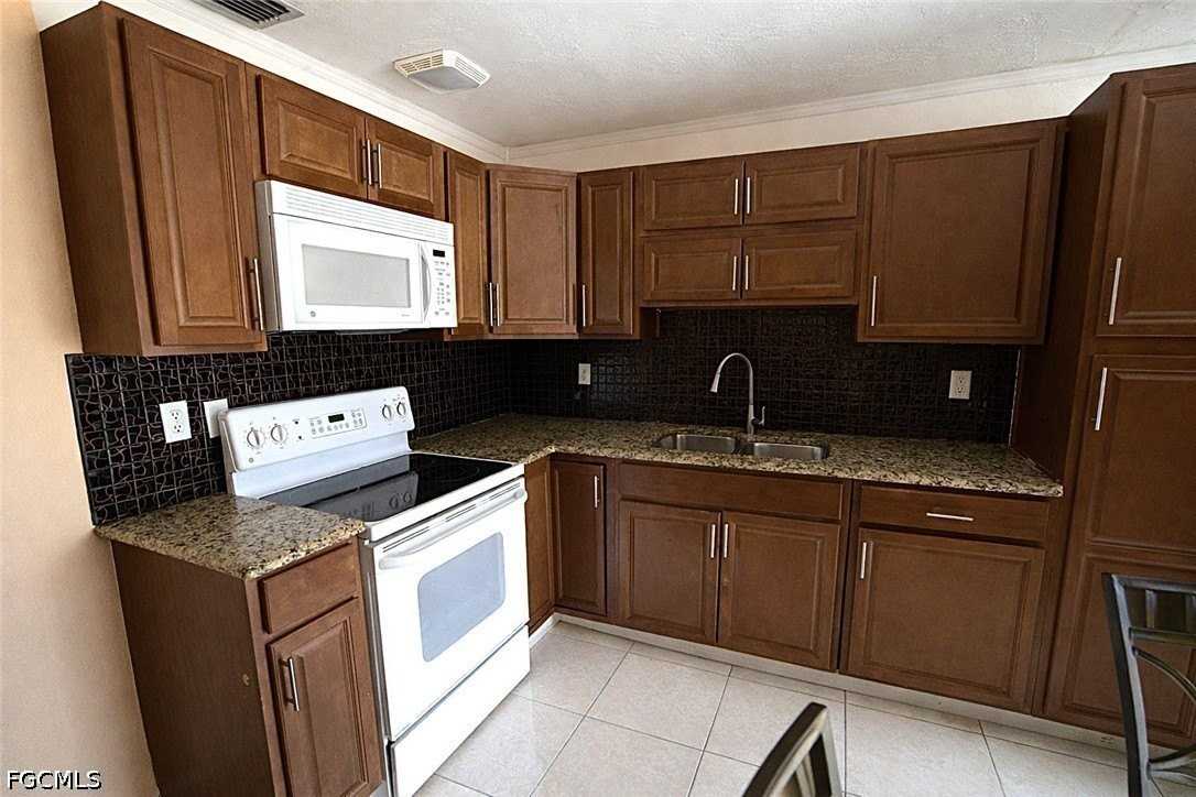 156 Sw 47th Ter Apt 1 - Photo 7 of 11