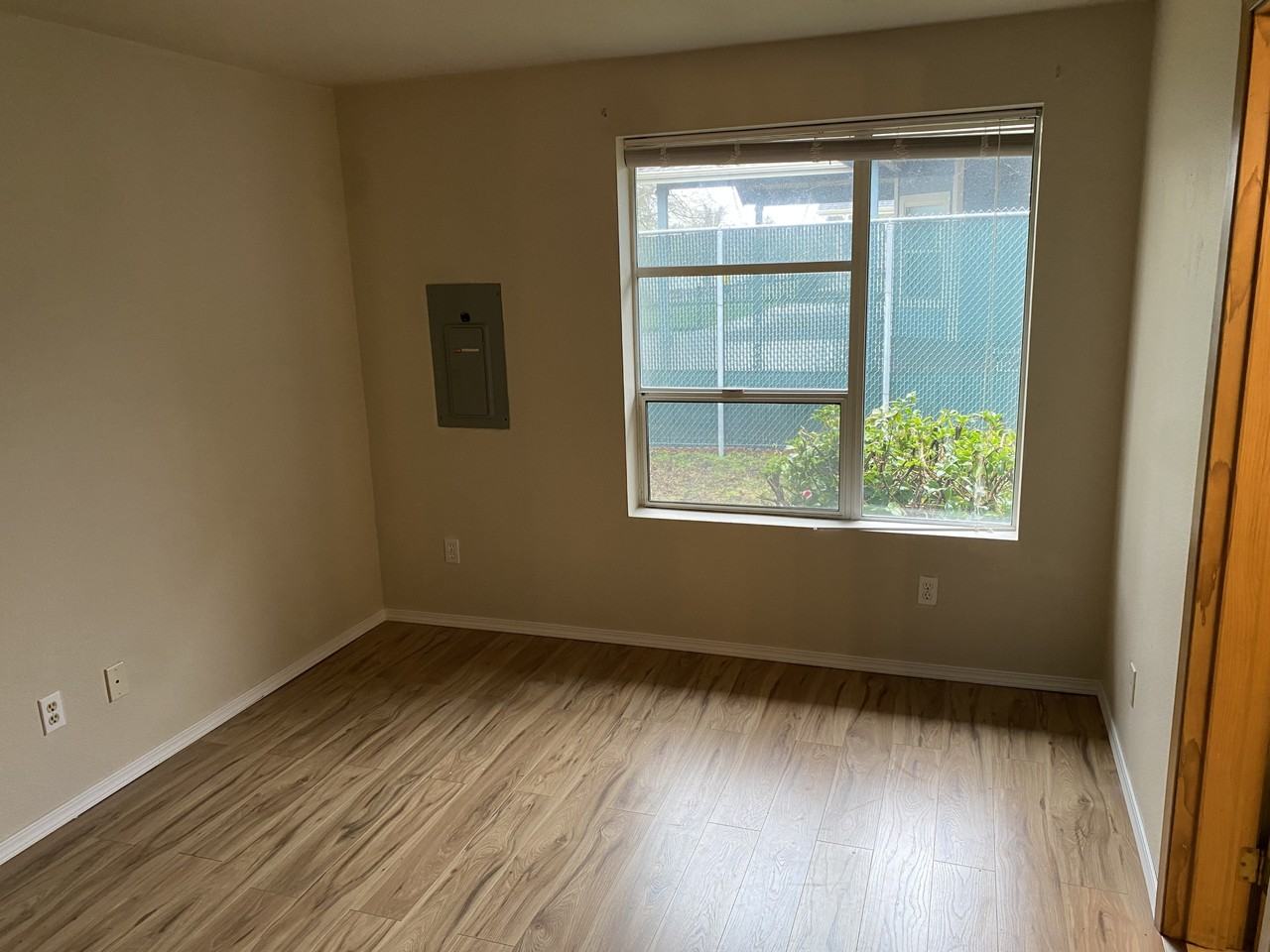 677 Lake Island Ave Se #1 - Photo 5 of 32