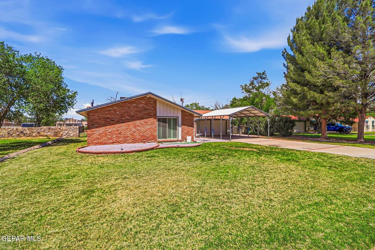 809 Del Mar Dr - Photo 3 of 28