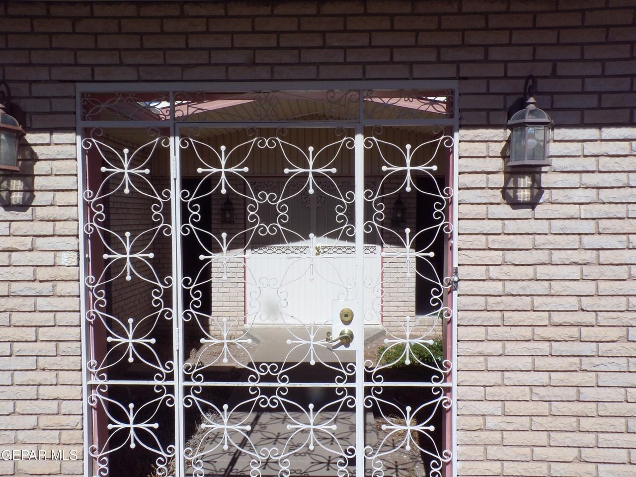 4820 Louisiana St - Photo 2 of 38