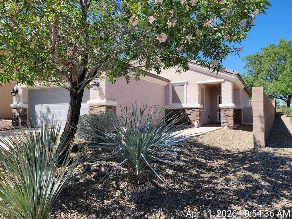 1033 Fishing St - Photo 2 of 40