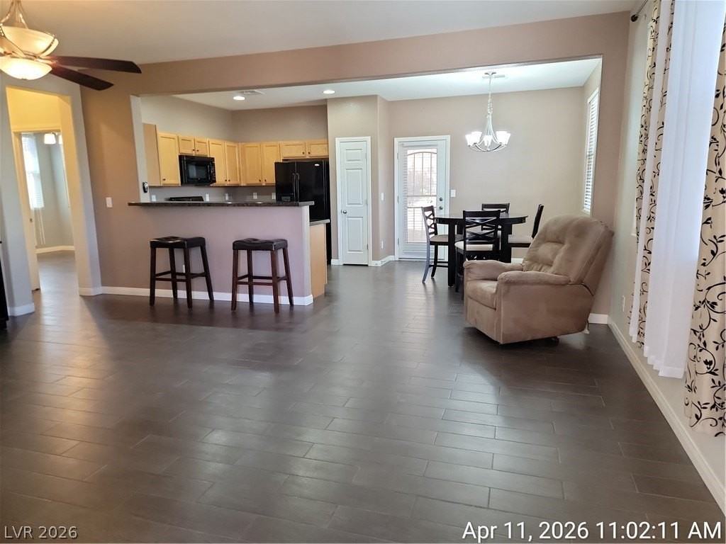 1033 Fishing St - Photo 4 of 40