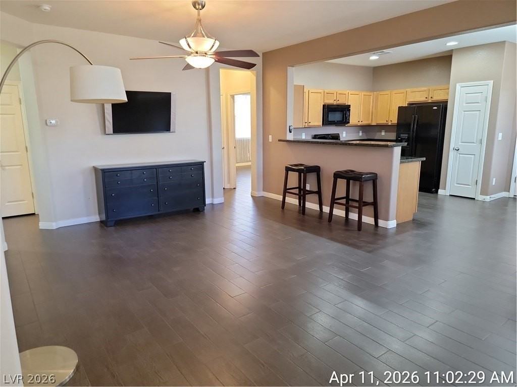 1033 Fishing St - Photo 5 of 40