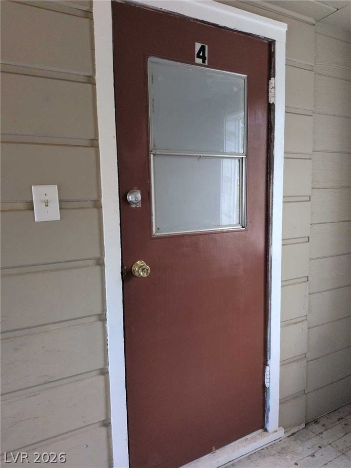 649 Nevada Way - Photo 2 of 5