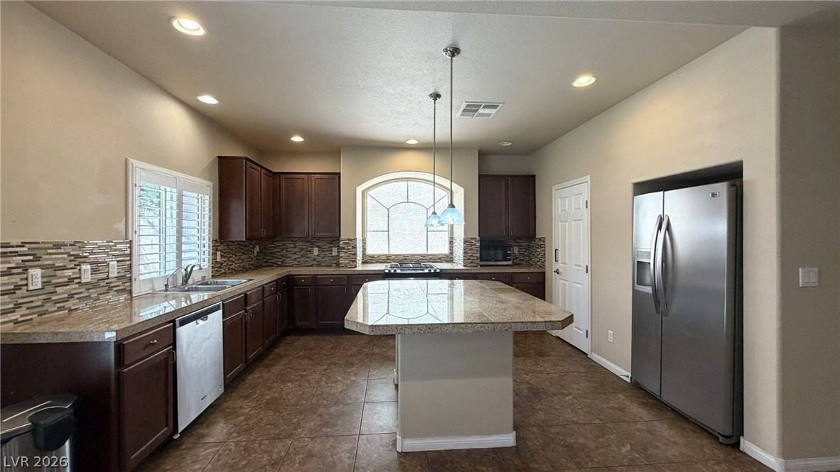 6451 Parrot Ridge Ct - Photo 7 of 46