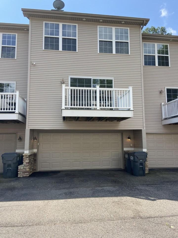 3470 Rivers Edge Dr - Photo 2 of 17