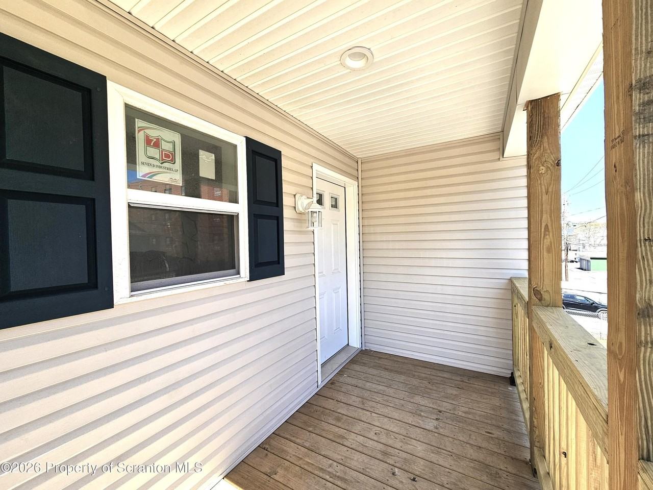 609 E Gibson St 1st Fl - Photo 2 of 9