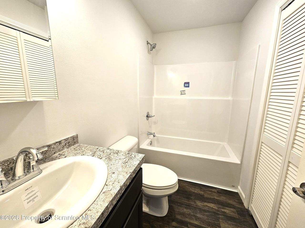 609 E Gibson St 1st Fl - Photo 4 of 9