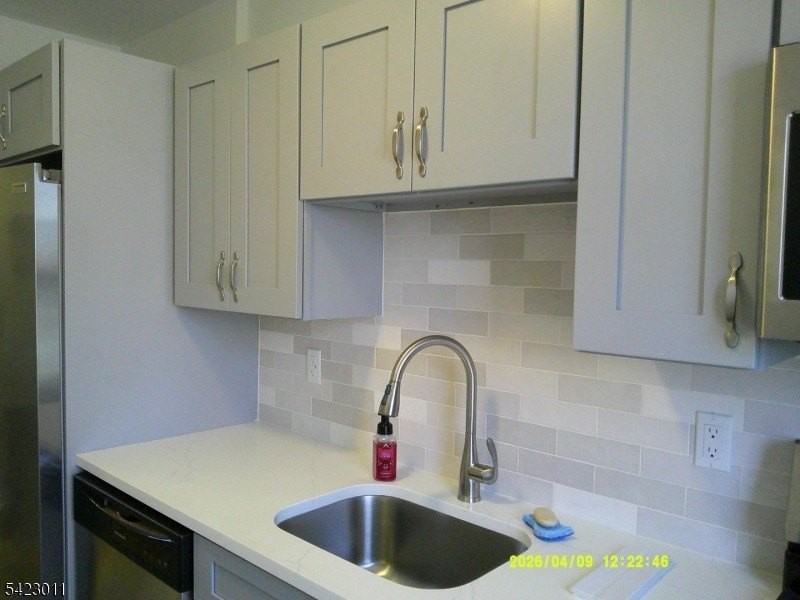 7 Bashford Ave #7B - Photo 3 of 15