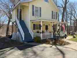 featured image of 270 Espanong Rd #2