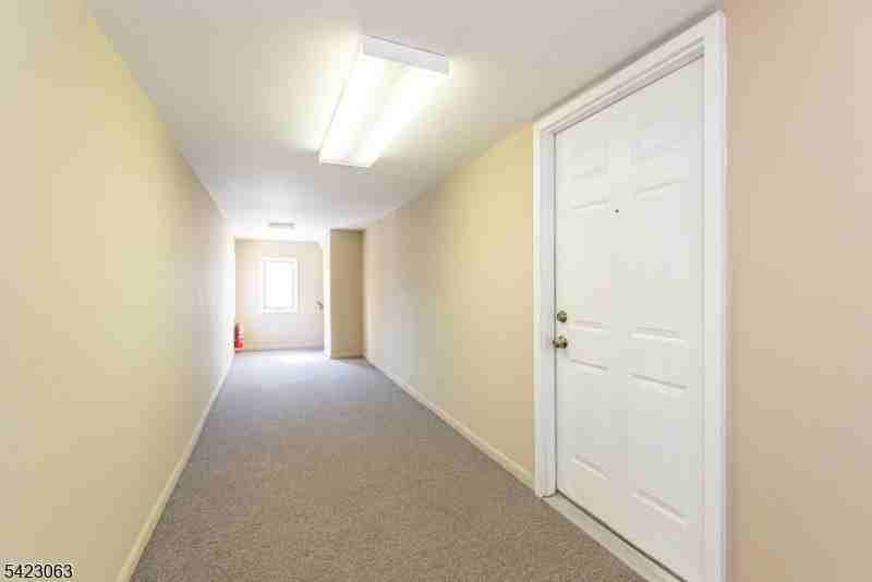 52 Hampton House Rd - Photo 7 of 20