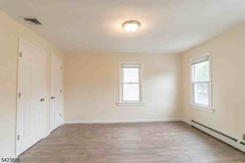 75 Park Ave - Photo 6 of 8