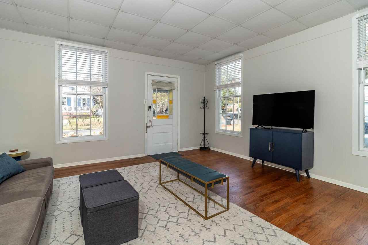 1510 Stovall St - Photo 5 of 14