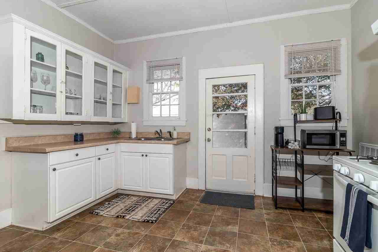 1510 Stovall St - Photo 6 of 14