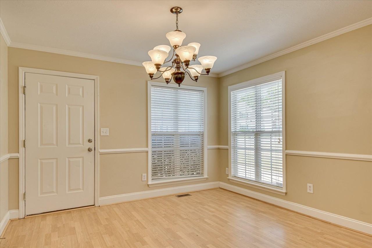 929 Sawbuck Way - Photo 4 of 35