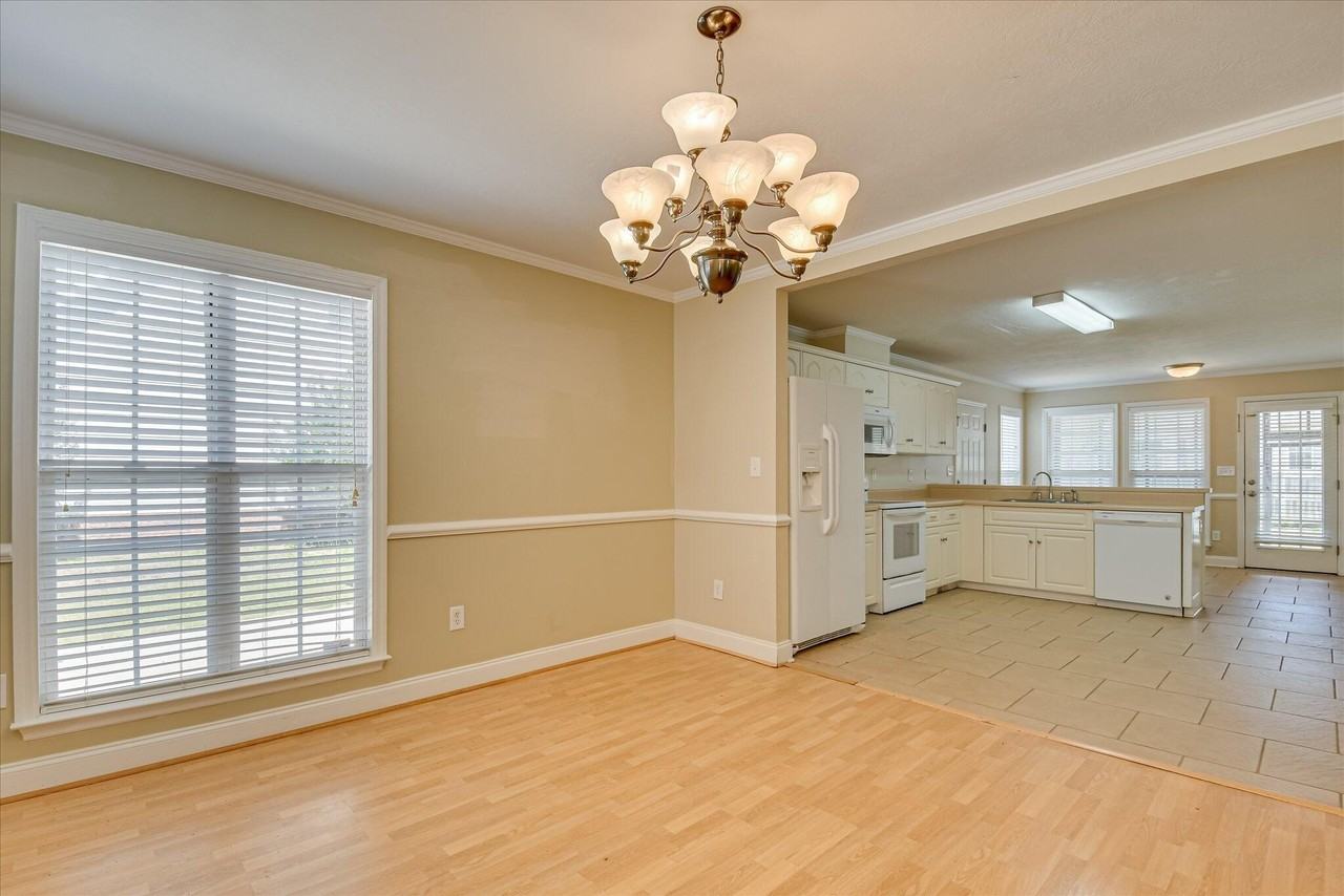 929 Sawbuck Way - Photo 5 of 35