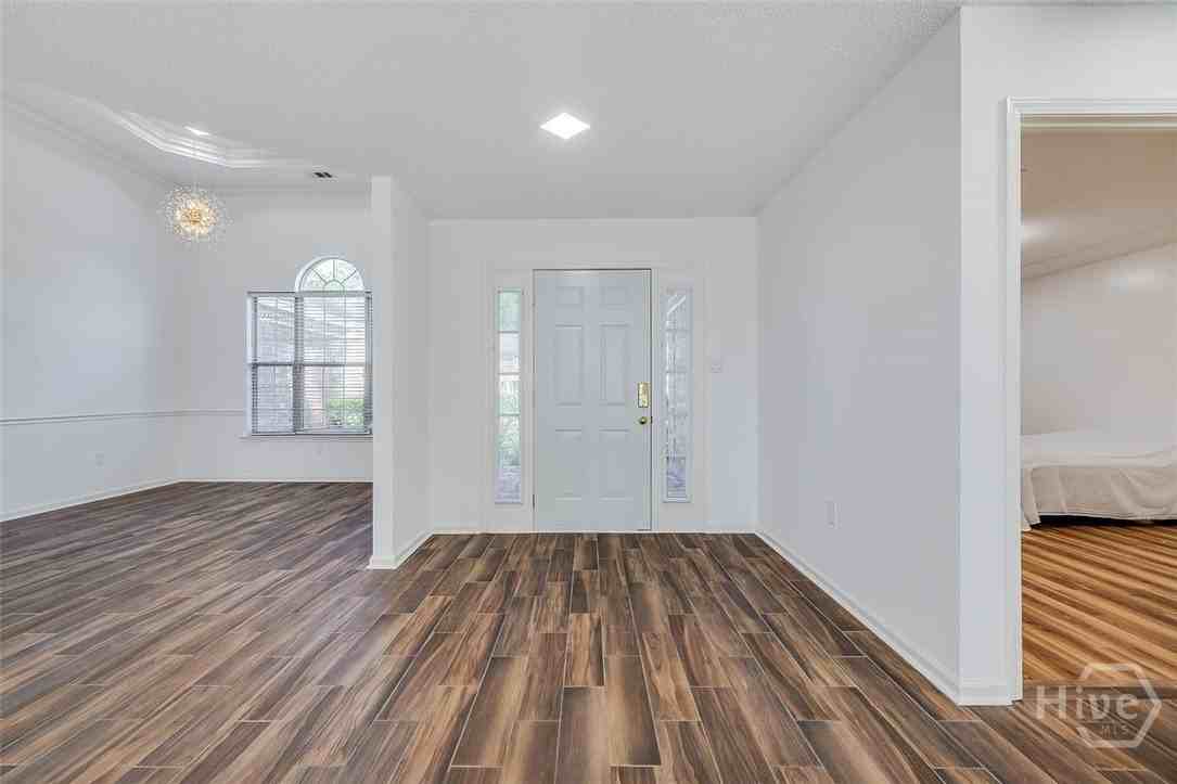 108 Village Lake Dr - Photo 5 of 39