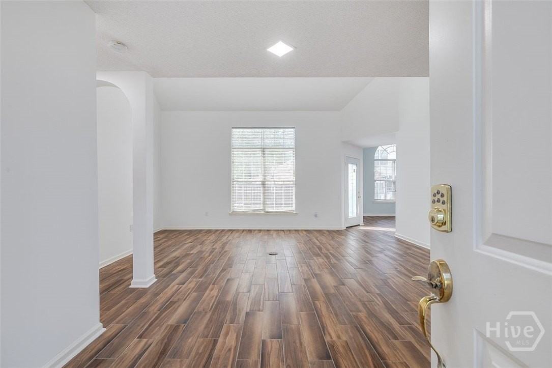 108 Village Lake Dr - Photo 6 of 39