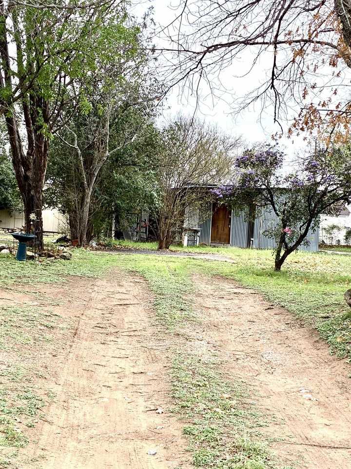 708 Avenue S - Photo 4 of 23