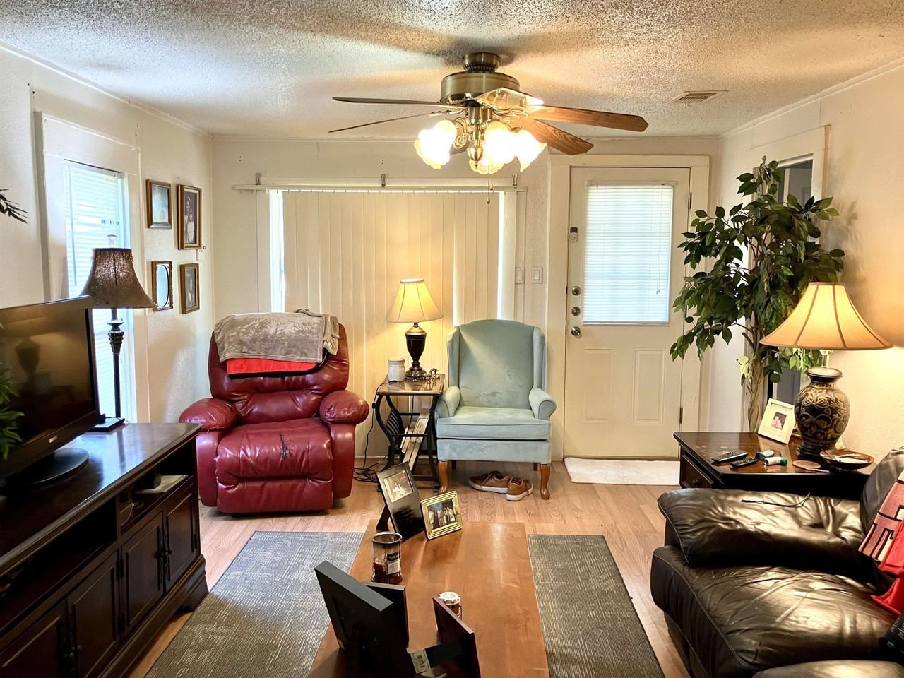 708 Avenue S - Photo 5 of 23