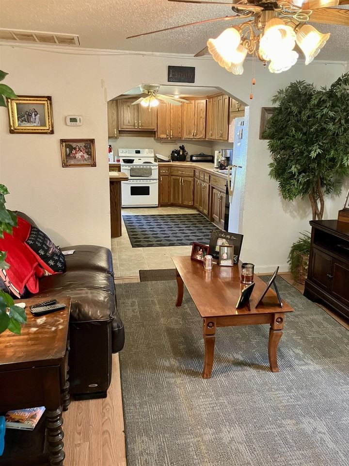 708 Avenue S - Photo 7 of 23