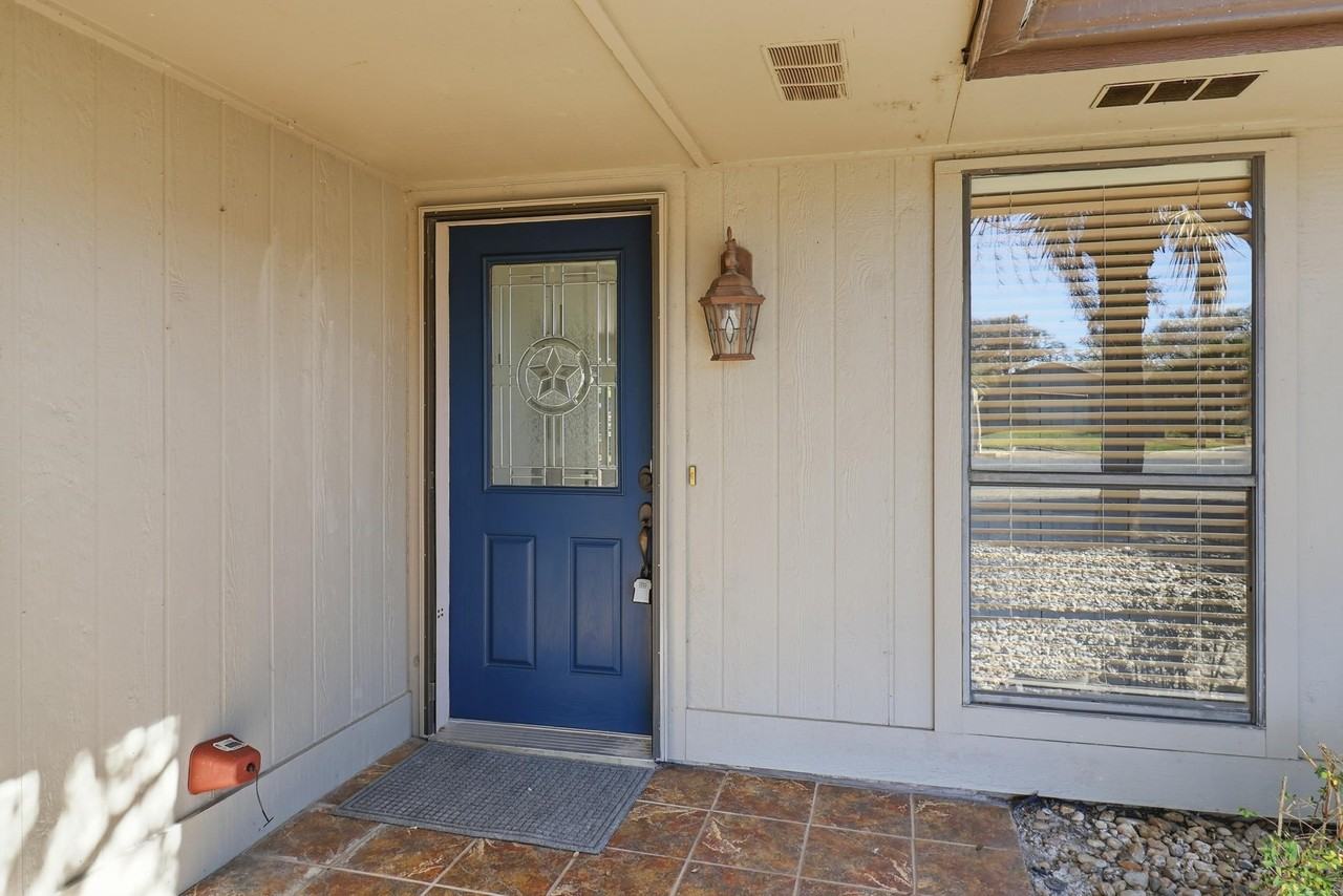 100 Bay Point Dr - Photo 3 of 26