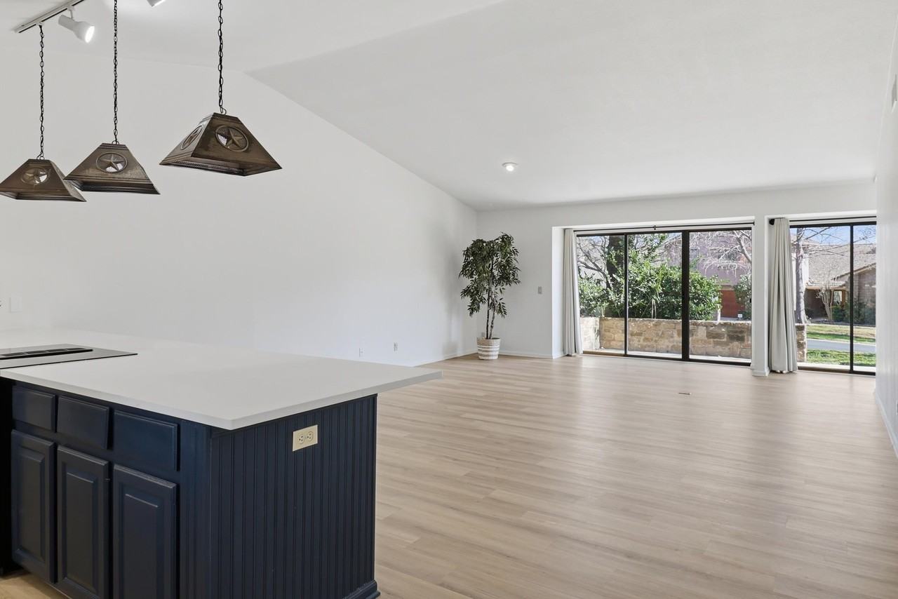 100 Bay Point Dr - Photo 4 of 26