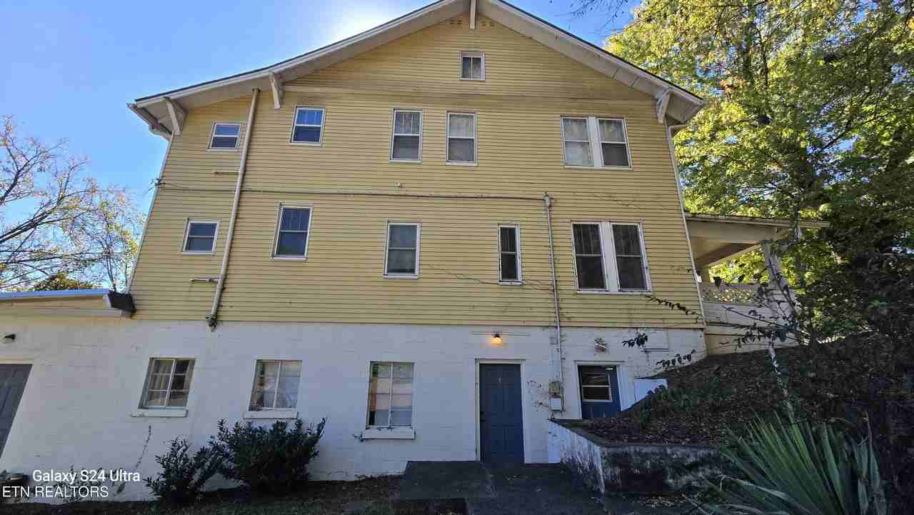 1412 Armstrong Ave Apt 1 - Photo 2 of 28