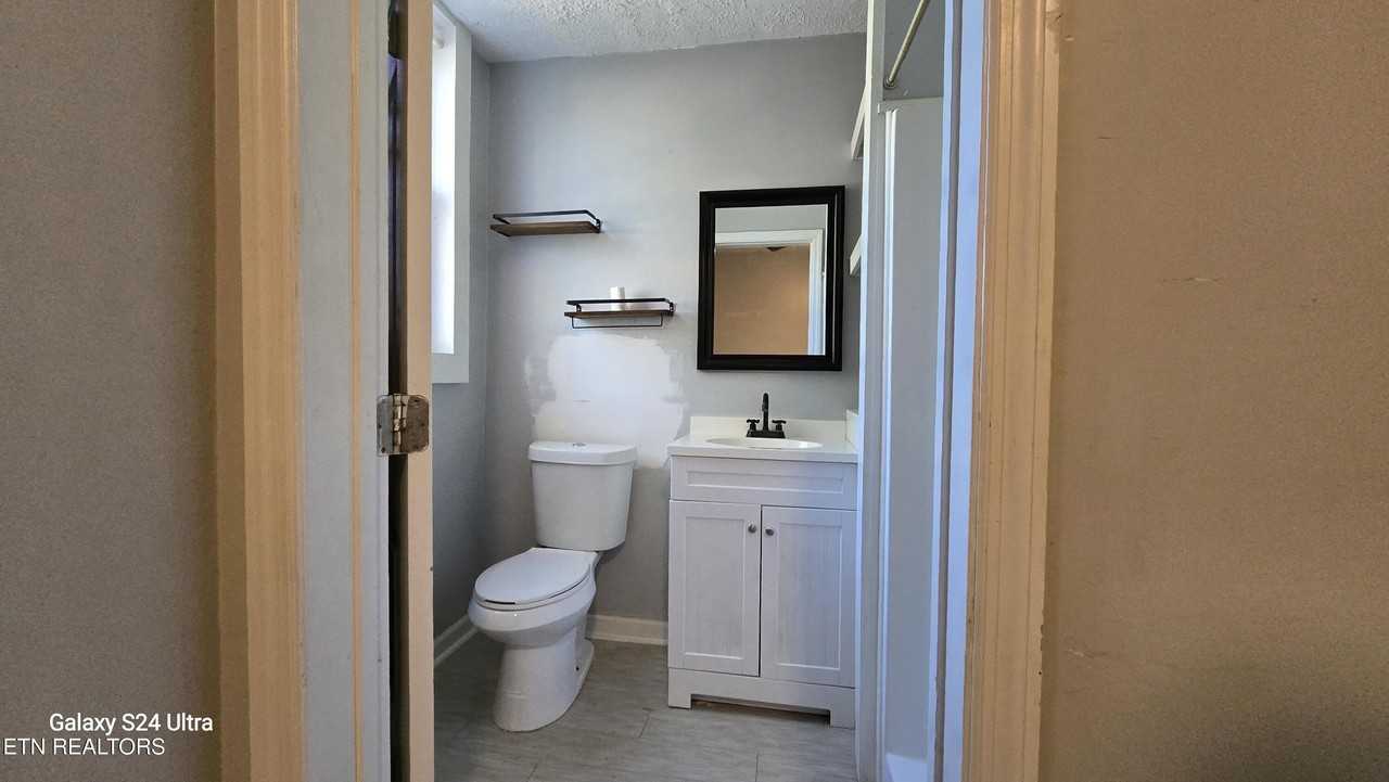1412 Armstrong Ave Apt 1 - Photo 6 of 28