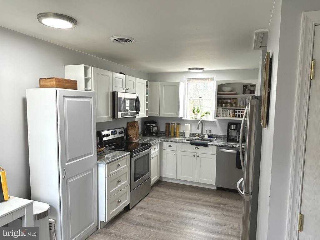 7703 Dover Rd - Photo 6 of 25