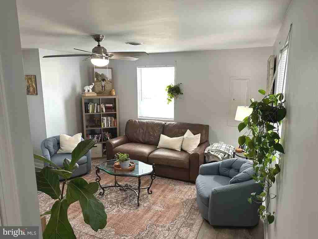 7703 Dover Rd - Photo 7 of 25