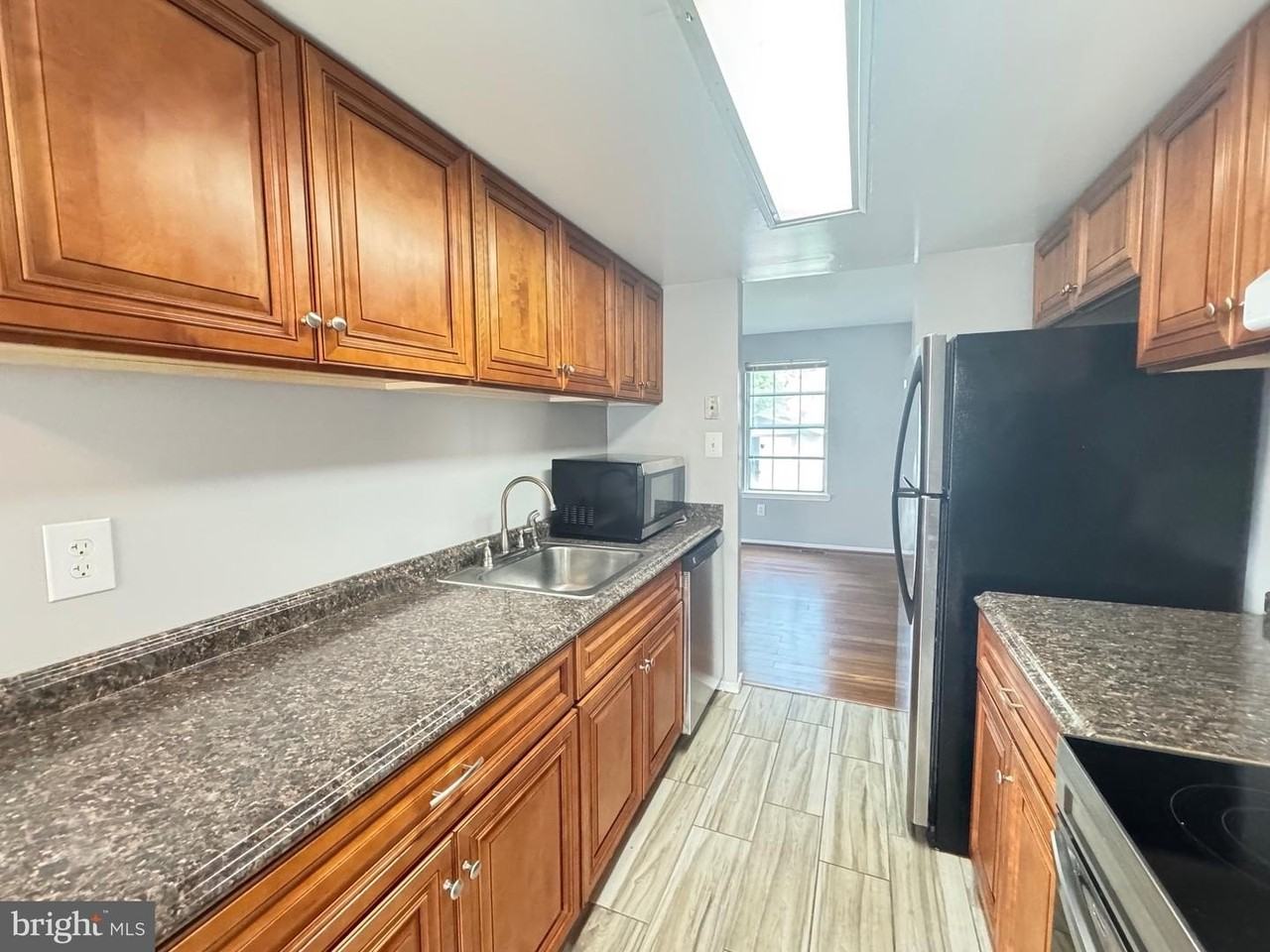 6674 Ducketts Ln - Photo 7 of 20