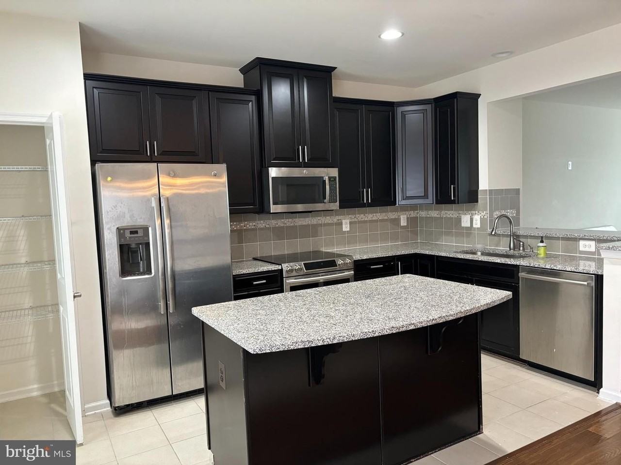 41717 Mcmonagle Sq - Photo 2 of 24