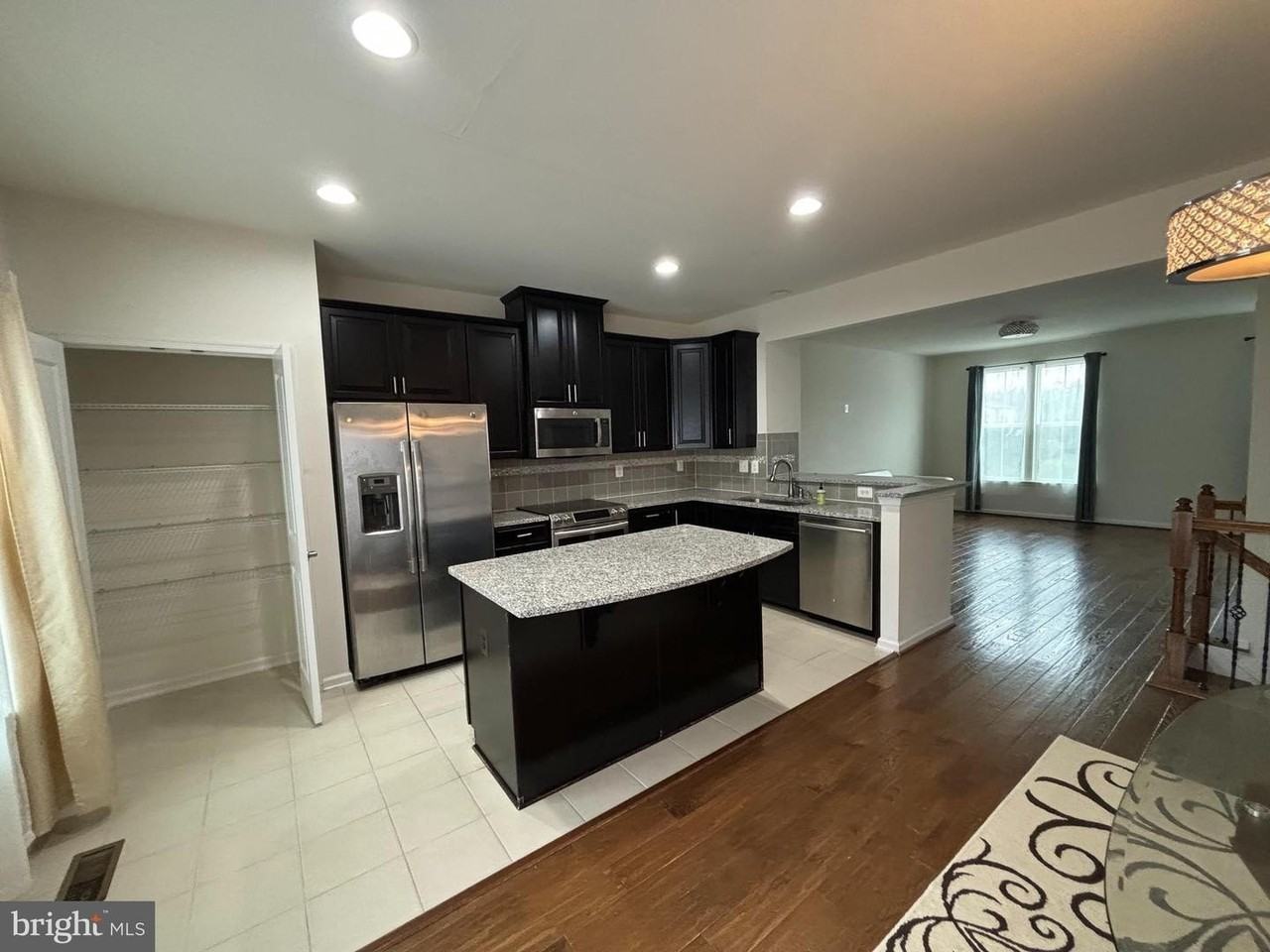 41717 Mcmonagle Sq - Photo 3 of 24