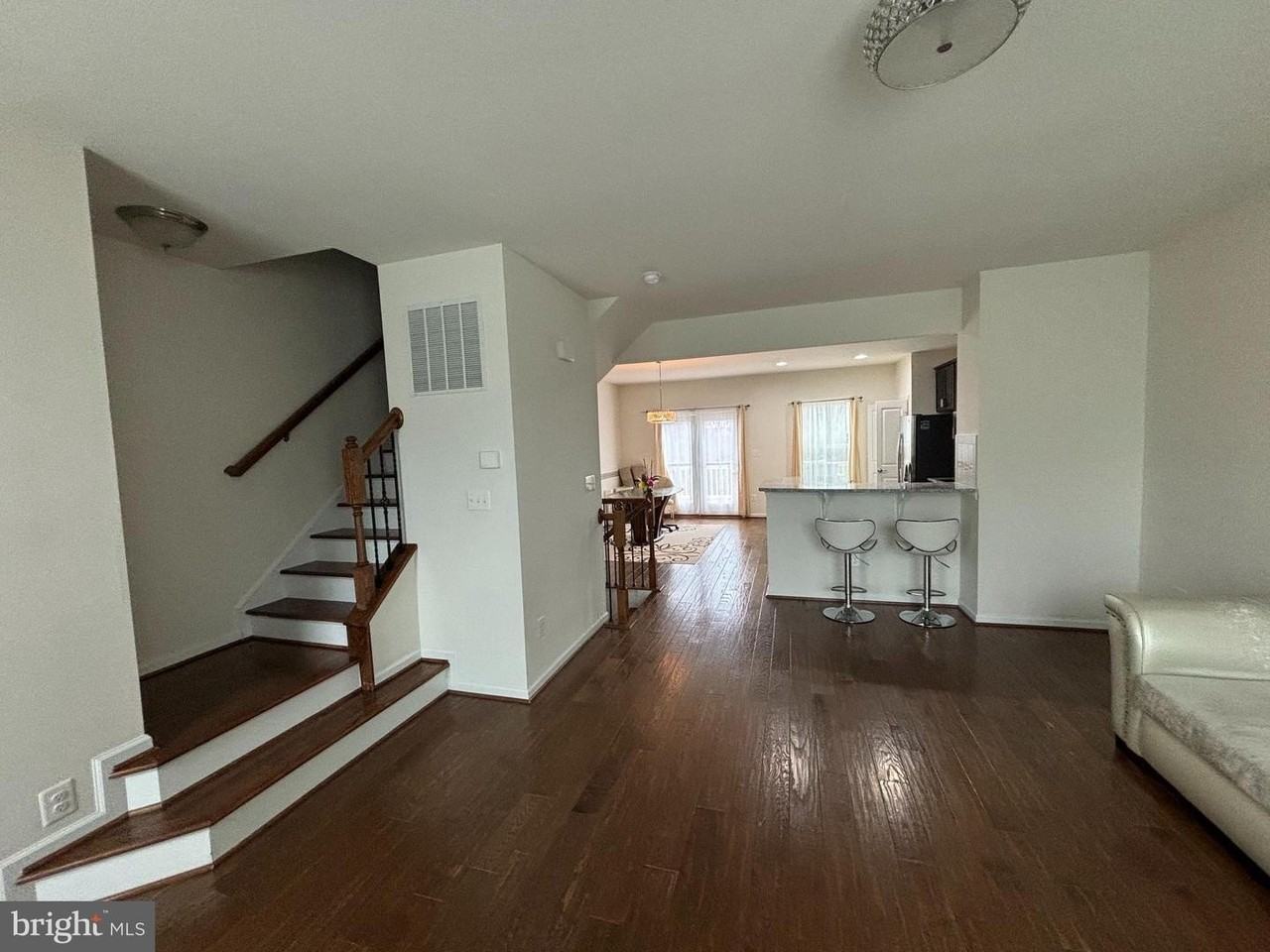 41717 Mcmonagle Sq - Photo 5 of 24