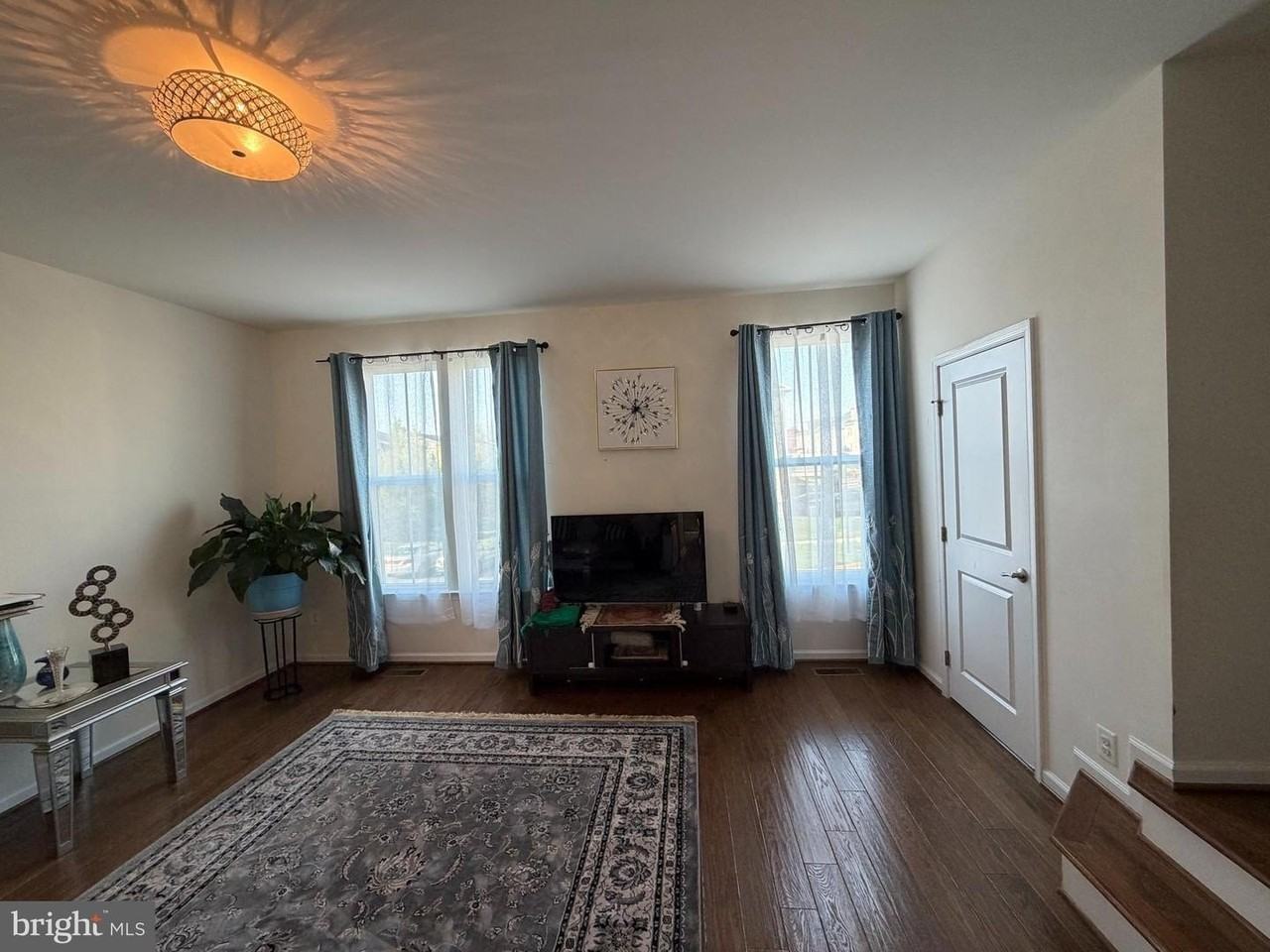 41717 Mcmonagle Sq - Photo 7 of 24