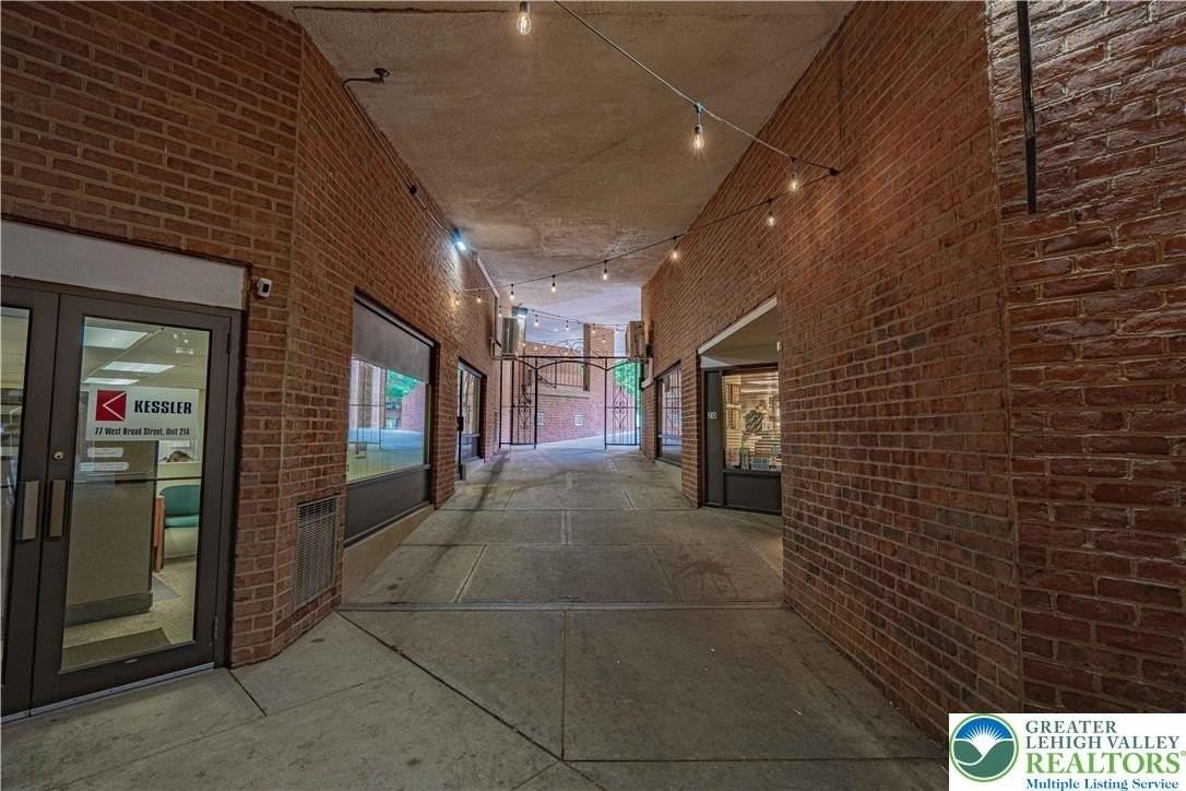 77 W Broad St Apt 18 - Photo 3 of 26