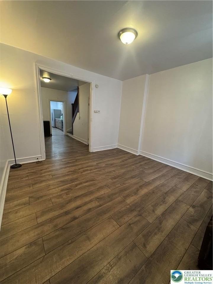 523 N New St - Photo 2 of 11