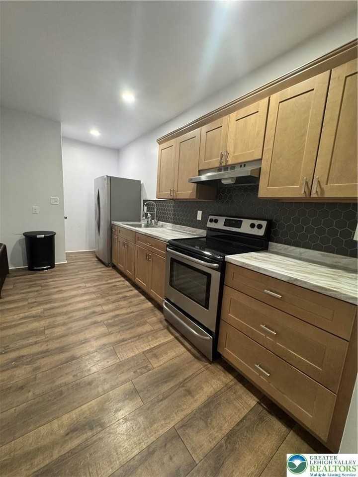 523 N New St - Photo 4 of 11