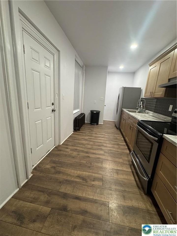 523 N New St - Photo 5 of 11