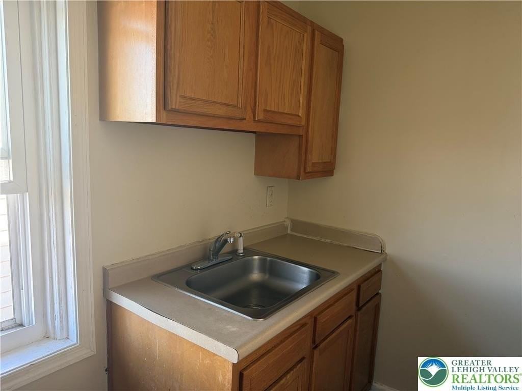 1201 E 4th St Apt 4 - Photo 6 of 14