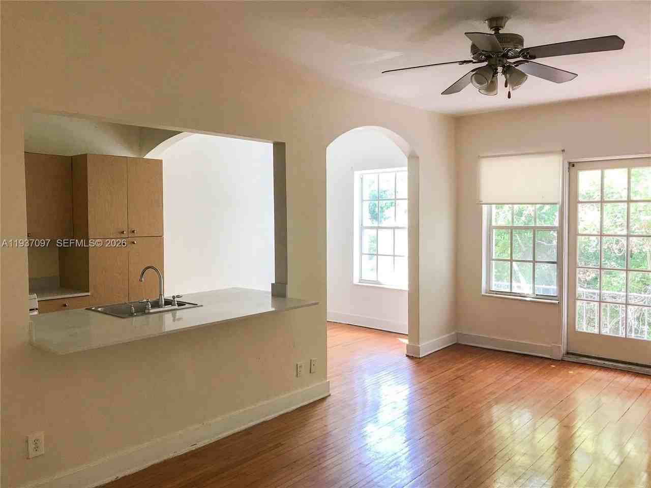 700 W 51st St #5 - Photo 5 of 11