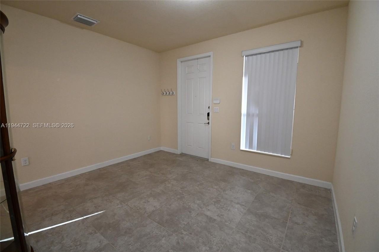 23876 Sw 118th Ave #23876 - Photo 4 of 7