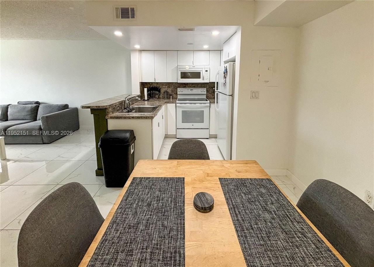 650 Nw 86th Pl #3-209 - Photo 3 of 20