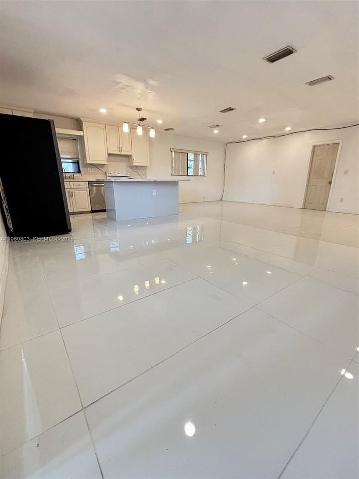 9711 Caribbean Blvd #BLVD - Photo 4 of 8