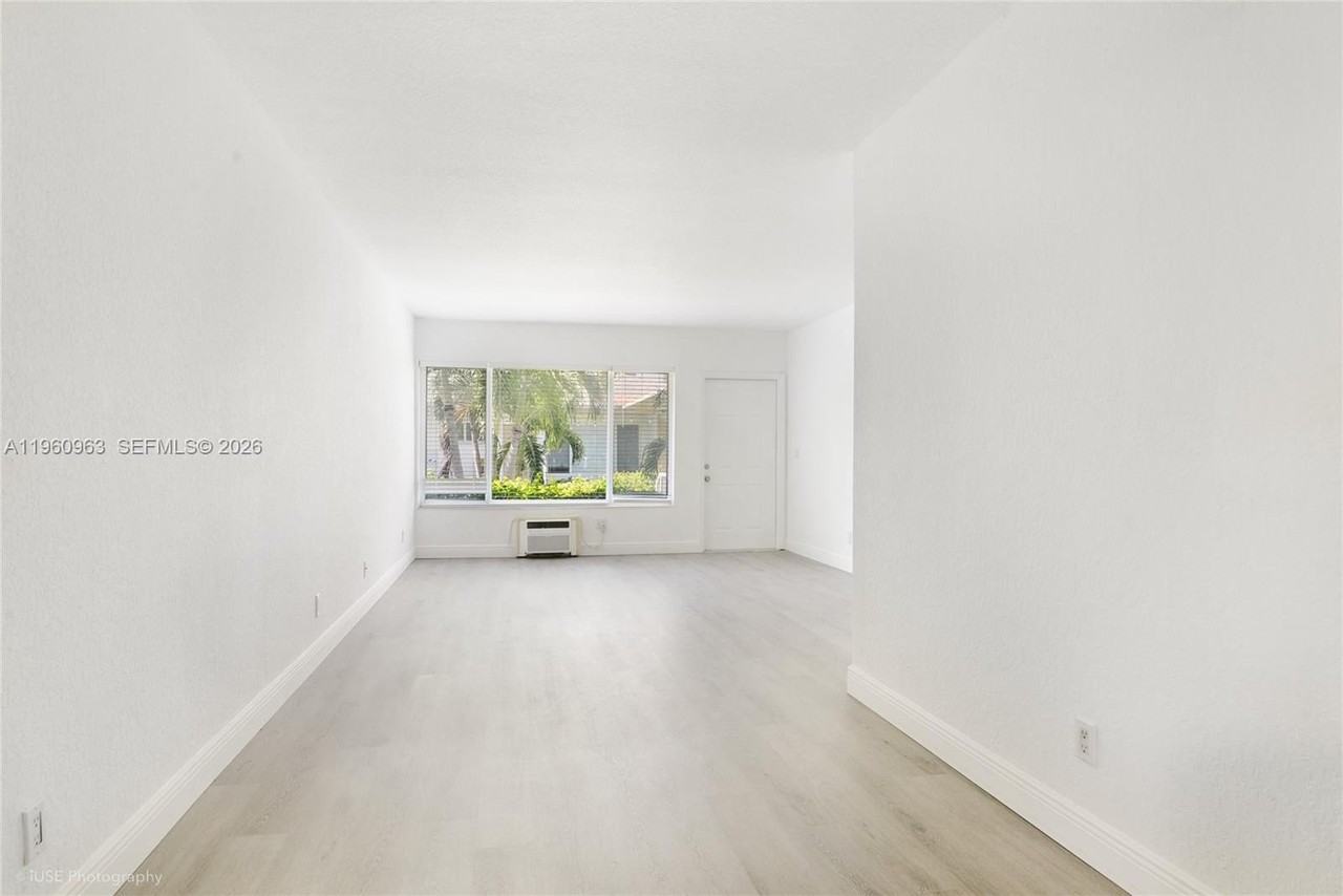 1050 98th St #4W - Photo 5 of 11