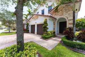 featured image of 10560 Nw 69th Ter #10560