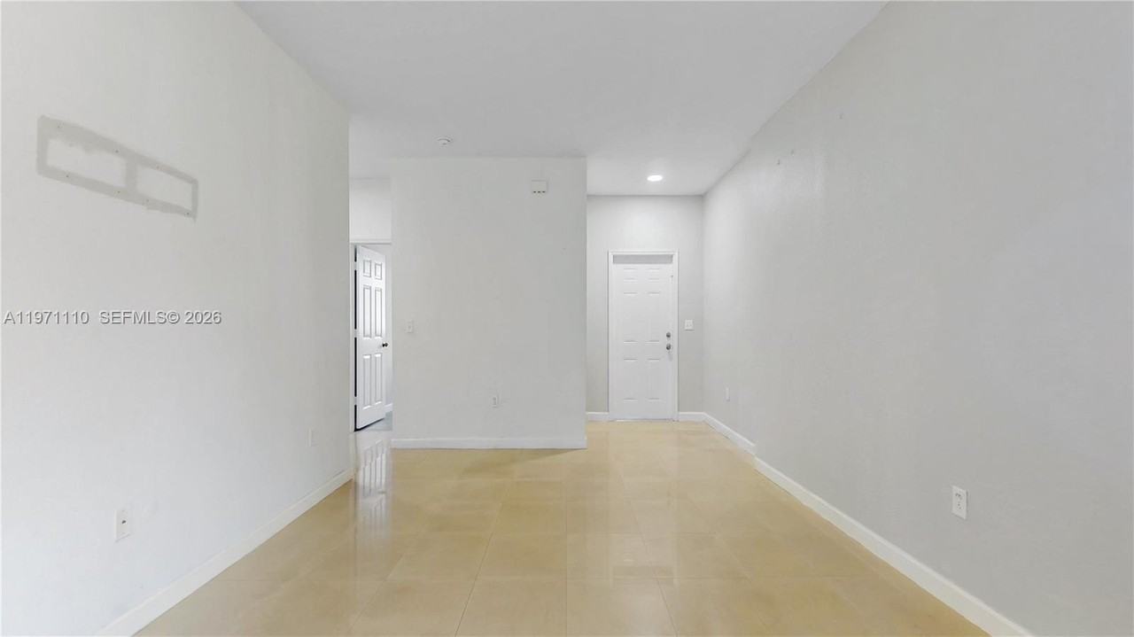 373 Ne 26th Pl #201 - Photo 4 of 23