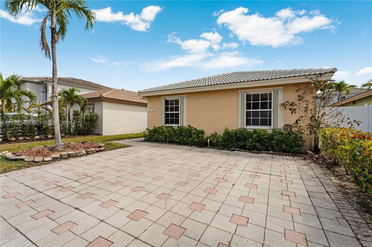 10523 Sw 161st Pl - Photo 2 of 34