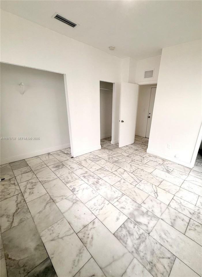 922 Jefferson Ave #6 - Photo 2 of 9